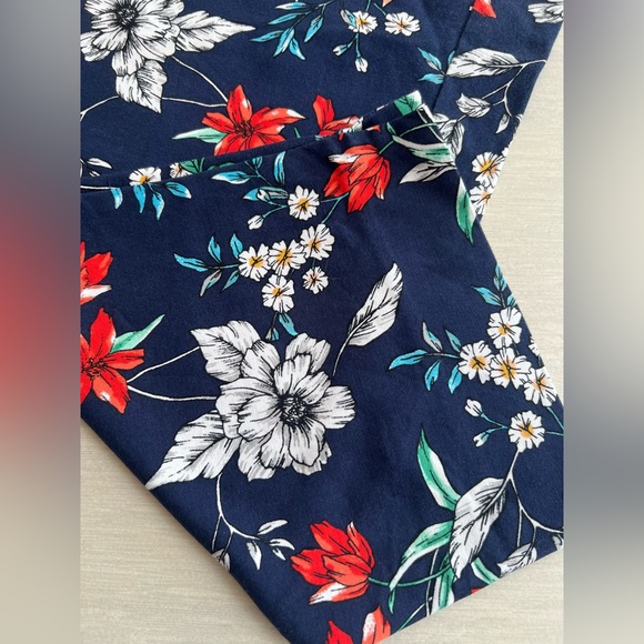 Roz & Ali ♥️ Stretch Floral Pants - Picture 4 of 5